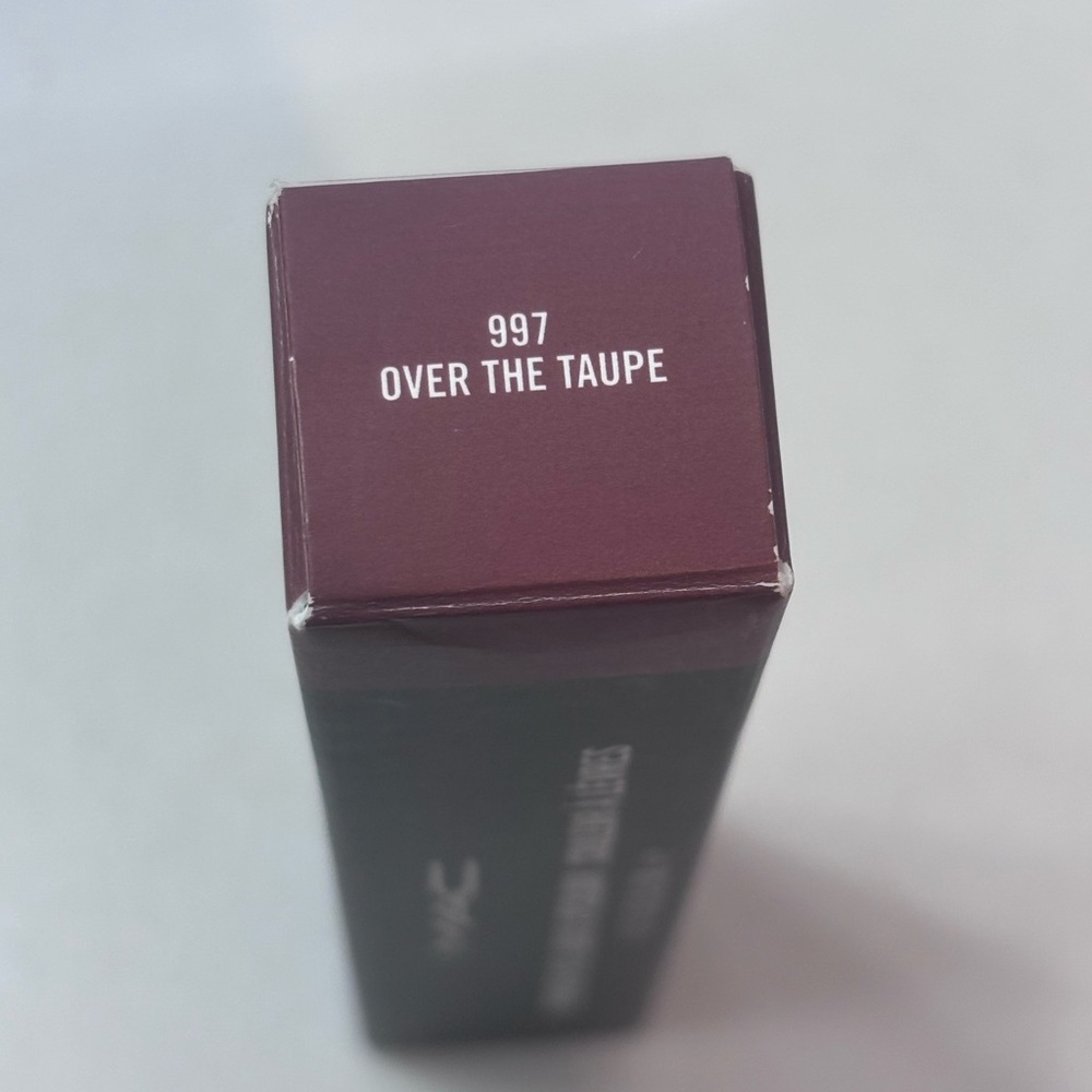 Powder Kiss Lipstick
997 Over The Taupe